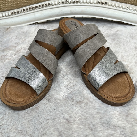 Euro Soft by Sofft | Nadine Grey & Silver Metallic Sandal - Picture 5 of 14